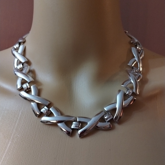 unsigned Jewelry - Beautiful women's unsigned x necklace jewelry